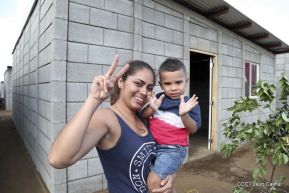 Familias recibieron las primeras 100 casas del programa Bismarck Martínez