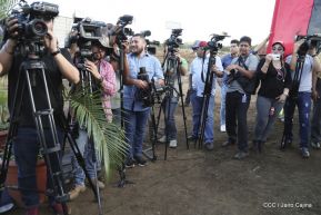 Familias recibieron las primeras 100 casas del programa Bismarck Martínez