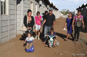 Familias recibieron las primeras 100 casas del programa Bismarck Martínez