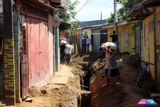 Instalación de Alcantarillado Sanitario en barrio Las Torres (Managua)