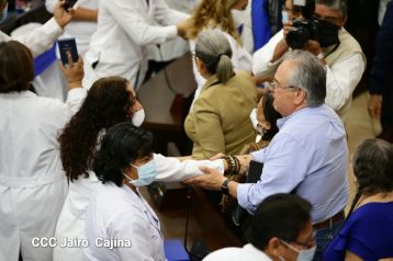 Medalla de Honor a Trabajadores de la Salud de Nicaragua, Guerros de Luz y Amor