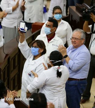 Medalla de Honor a Trabajadores de la Salud de Nicaragua, Guerros de Luz y Amor