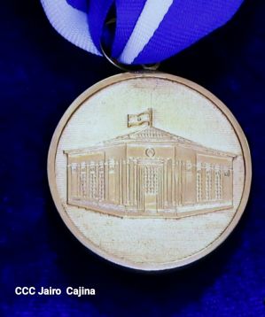 Medalla de Honor a Trabajadores de la Salud de Nicaragua, Guerros de Luz y Amor