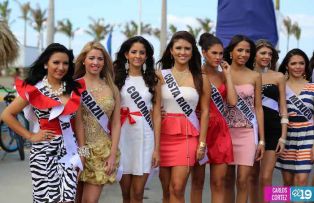 Candidatas a Miss Teen Universe visitan Puerto Salvador Allende