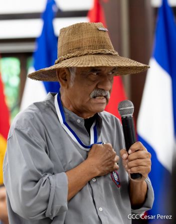 Juventud Sandinista rinde homenaje al maestro Orlando Pineda y al profesor Miguel de Castilla