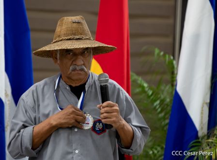 Juventud Sandinista rinde homenaje al maestro Orlando Pineda y al profesor Miguel de Castilla