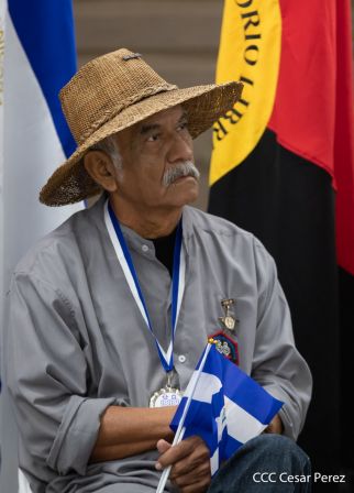 Juventud Sandinista rinde homenaje al maestro Orlando Pineda y al profesor Miguel de Castilla