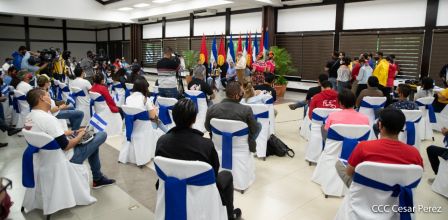 Juventud Sandinista rinde homenaje al maestro Orlando Pineda y al profesor Miguel de Castilla