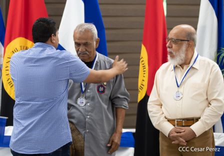 Juventud Sandinista rinde homenaje al maestro Orlando Pineda y al profesor Miguel de Castilla