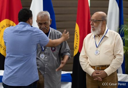 Juventud Sandinista rinde homenaje al maestro Orlando Pineda y al profesor Miguel de Castilla