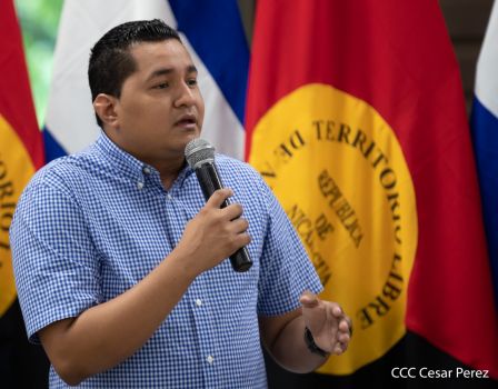 Juventud Sandinista rinde homenaje al maestro Orlando Pineda y al profesor Miguel de Castilla