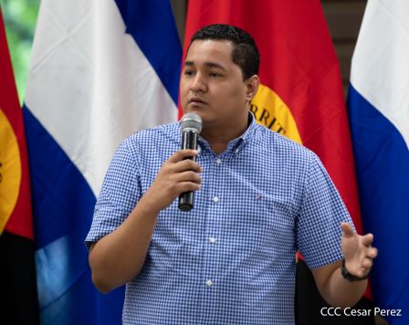 Juventud Sandinista rinde homenaje al maestro Orlando Pineda y al profesor Miguel de Castilla