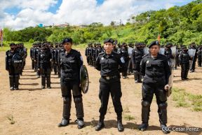 Mujeres de la DOEP saludan 41 años de fundación de la Policía Nacional
