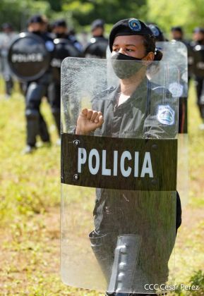 Mujeres de la DOEP saludan 41 años de fundación de la Policía Nacional