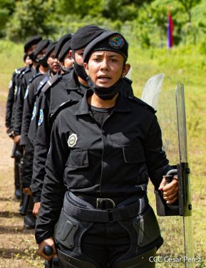 Mujeres de la DOEP saludan 41 años de fundación de la Policía Nacional