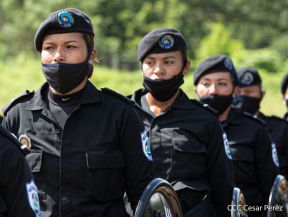 Mujeres de la DOEP saludan 41 años de fundación de la Policía Nacional