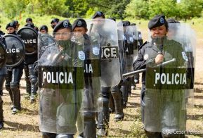 Mujeres de la DOEP saludan 41 años de fundación de la Policía Nacional