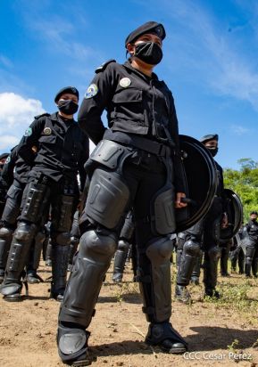 Mujeres de la DOEP saludan 41 años de fundación de la Policía Nacional