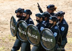 Mujeres de la DOEP saludan 41 años de fundación de la Policía Nacional