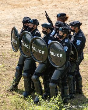 Mujeres de la DOEP saludan 41 años de fundación de la Policía Nacional