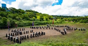 Mujeres de la DOEP saludan 41 años de fundación de la Policía Nacional