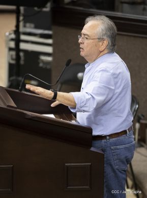 Reconocimiento al héroe de la solidaridad Brian Wilson