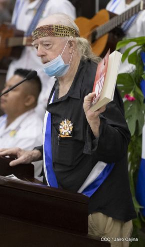 Reconocimiento al héroe de la solidaridad Brian Wilson