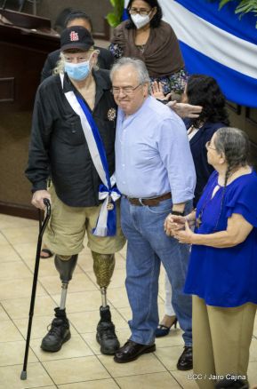 Reconocimiento al héroe de la solidaridad Brian Wilson