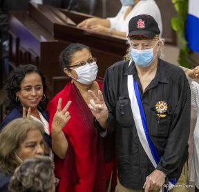 Reconocimiento al héroe de la solidaridad Brian Wilson