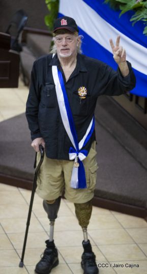 Reconocimiento al héroe de la solidaridad Brian Wilson