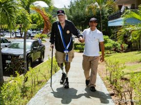 Reconocimiento al héroe de la solidaridad Brian Wilson