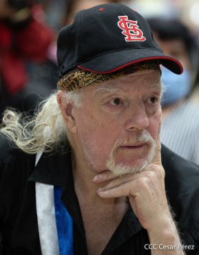 Reconocimiento al héroe de la solidaridad Brian Wilson