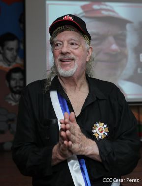 Reconocimiento al héroe de la solidaridad Brian Wilson