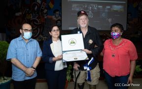 Reconocimiento al héroe de la solidaridad Brian Wilson