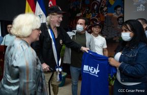 Reconocimiento al héroe de la solidaridad Brian Wilson