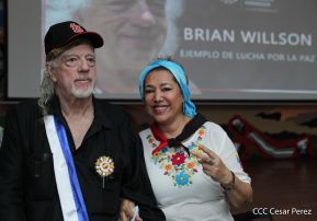 Reconocimiento al héroe de la solidaridad Brian Wilson