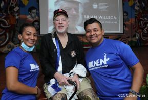 Reconocimiento al héroe de la solidaridad Brian Wilson