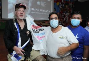 Reconocimiento al héroe de la solidaridad Brian Wilson