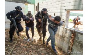 DOEP de la Policía Nacional realiza ejercicios demostrativos