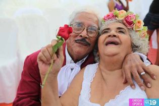 Parejas juran amor eterno en Ya Tu Boda 2014