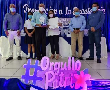 Mejores a Estudiantes y Docentes de Excelencia Académica 2020