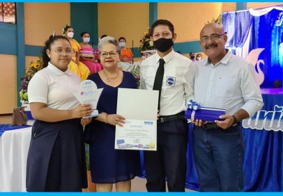 Mejores a Estudiantes y Docentes de Excelencia Académica 2020