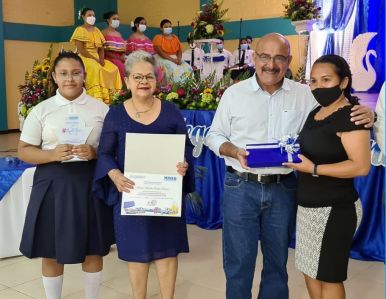 Mejores a Estudiantes y Docentes de Excelencia Académica 2020