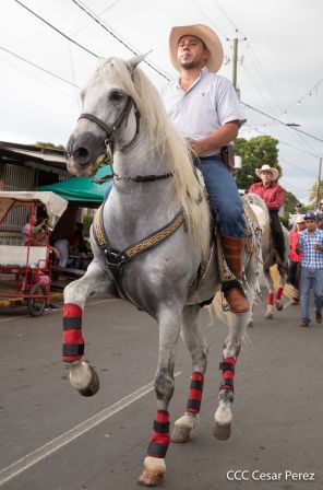 Derroche de cultura y tradición en desfile hípico de Masaya