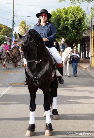 Derroche de cultura y tradición en desfile hípico de Masaya