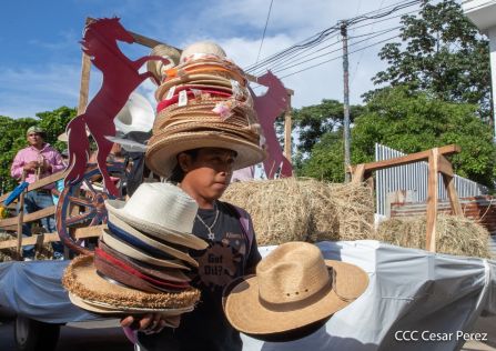 Derroche de cultura y tradición en desfile hípico de Masaya