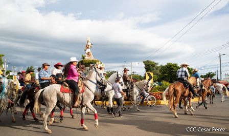 Derroche de cultura y tradición en desfile hípico de Masaya