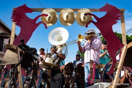 Derroche de cultura y tradición en desfile hípico de Masaya