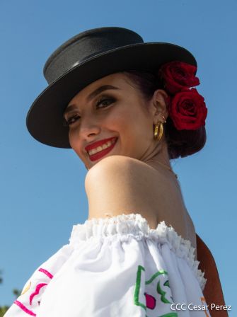 Derroche de cultura y tradición en desfile hípico de Masaya