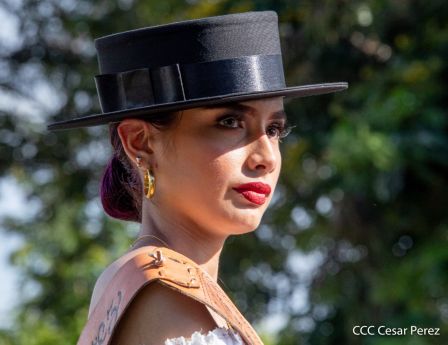 Derroche de cultura y tradición en desfile hípico de Masaya